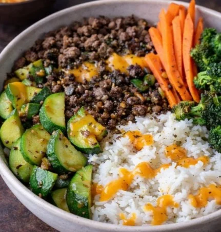 Delicious beef meal prep recipes in meal containers for healthy eating.