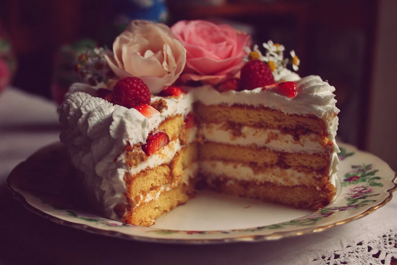 Delicious and beautifully decorated Mother's Day cake for a special celebration.