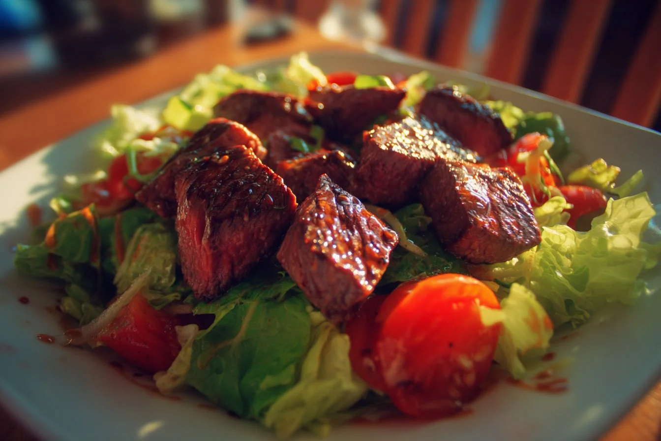 Delicious Steak Salad with tender steak and fresh vegetables